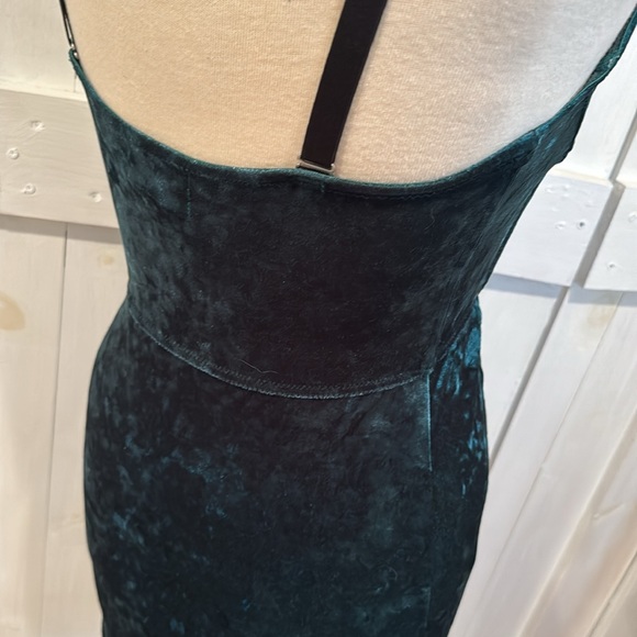 Urban Outfitters Bustier Green Velvet Dress - Picture 2 of 3